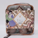 SET DE CUIDADO CORPORAL DE 3 PIEZAS, GEL DE DUCHA 90ML, CREMA CORPORAL 50ML, SPRAY PERFUMADO CORPORAL Y PARA EL CABELLO VV LOVE MELLOW MELODY