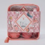 SET DE CUIDADO CORPORAL DE 3 PIEZAS, GEL DE DUCHA 90ML, CREMA CORPORAL 50ML, SPRAY PERFUMADO CORPORAL Y PARA EL CABELLO VV LOVE LERENE GROVE