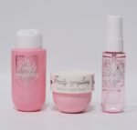 SET DE CUIDADO CORPORAL DE 3 PIEZAS, GEL DE DUCHA 90ML, CREMA CORPORAL 50ML, SPRAY PERFUMADO CORPORAL Y PARA EL CABELLO VV LOVE FRUITY SYMPHONY