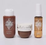 SET DE CUIDADO CORPORAL DE 3 PIEZAS, GEL DE DUCHA 90ML, CREMA CORPORAL 50ML, SPRAY PERFUMADO CORPORAL Y PARA EL CABELLO VV LOVE MELLOW MELODY