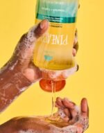 GEL DE DUCHA LIMPIADOR ESPUMOSO DE PIÑA REFRESCANTE CON AROMA A PIÑA TREE HUT 532ML