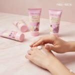 CREMA CORPORAL DE MANOS EN SET DE 4 PIEZAS HIDRATANTES CON FRAGANCIA DE LARGA DURACION PARIS HILTON 90MLX4