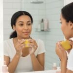 JABON FACIAL ECONOMICO CAROTONE ACLARANTE E HIDRATANTE QUE DEJA LA PIEL RADIANTE Y SUAVE CON CAROTENO BLANQUEADOR LIGHT & NATURAL 190G